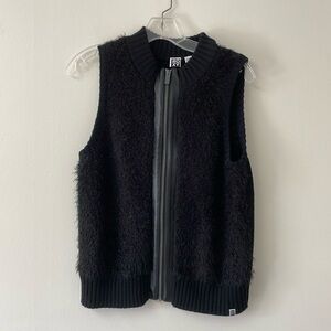 Roxy textured vest / sweater / size M / black